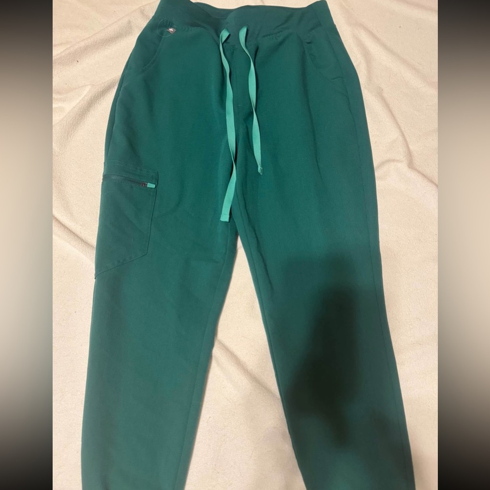 Figs Women’s Hunter Green Scrubs